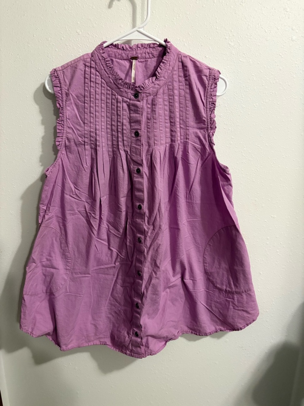Free People Lavender Sleeveless Pintuck Button Front Top flowy Size Medium
